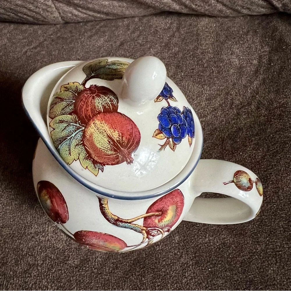 Pier 1 Macintosh Creamer with Lid